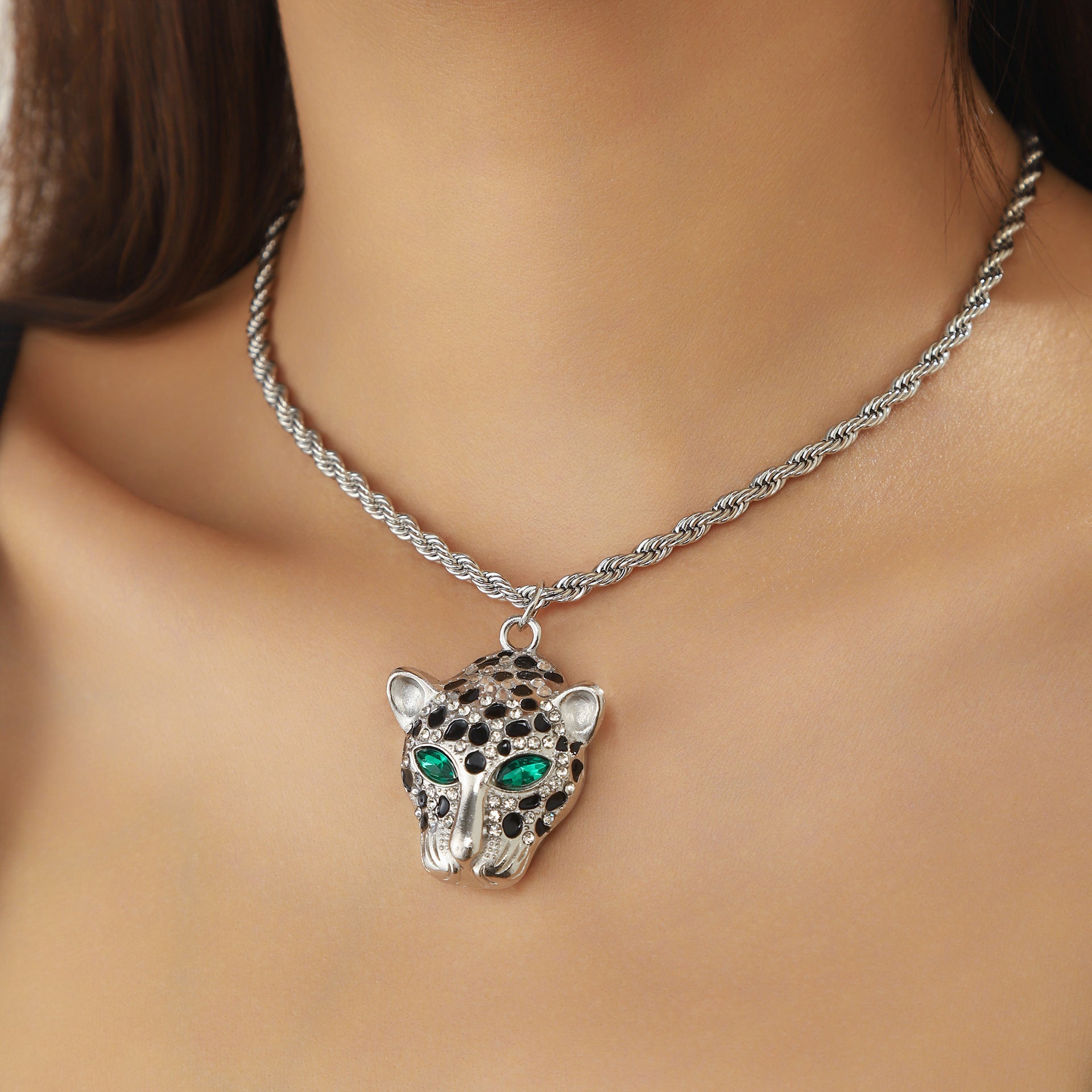 Golden Heir shining leopard water diamond inlaid necklace featuring sparkling diamonds and intricate gold detailing.