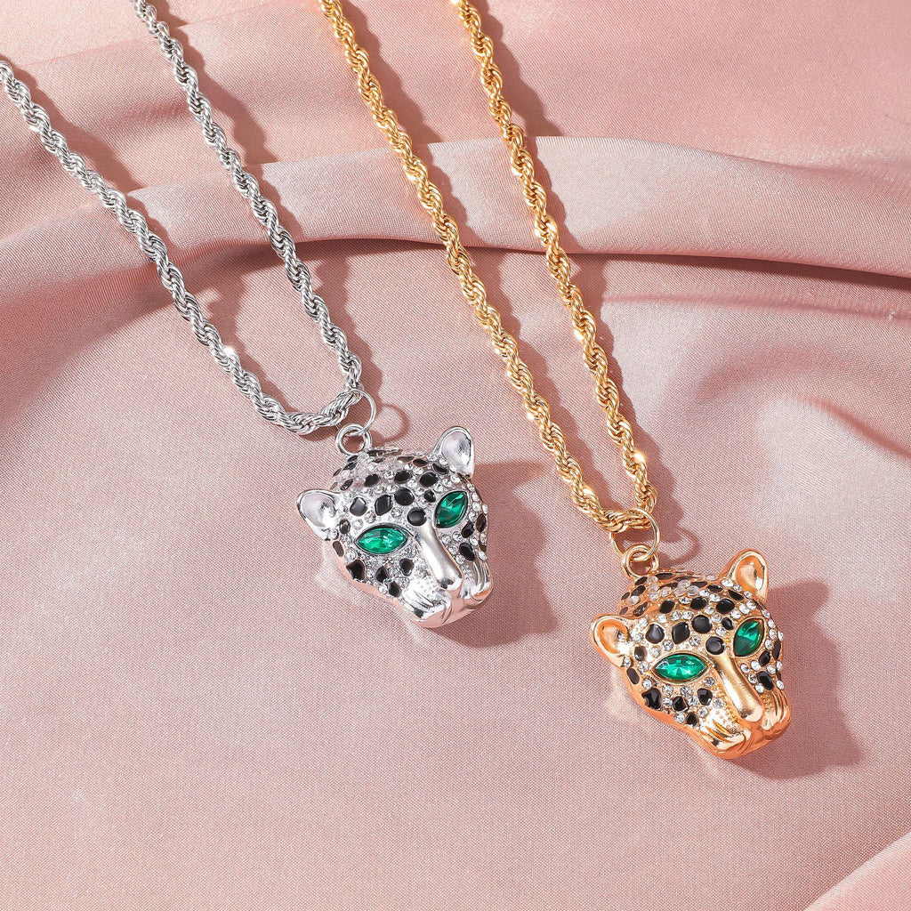 Golden Heir Shining Leopard Water Diamond Inlaid Necklace featuring sparkling diamonds and intricate leopard design in jewelry.